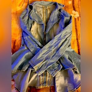 🆕 WOT Stretchy Distressed Denim Jacket 🧥 By Kierra Sheard~Kelly